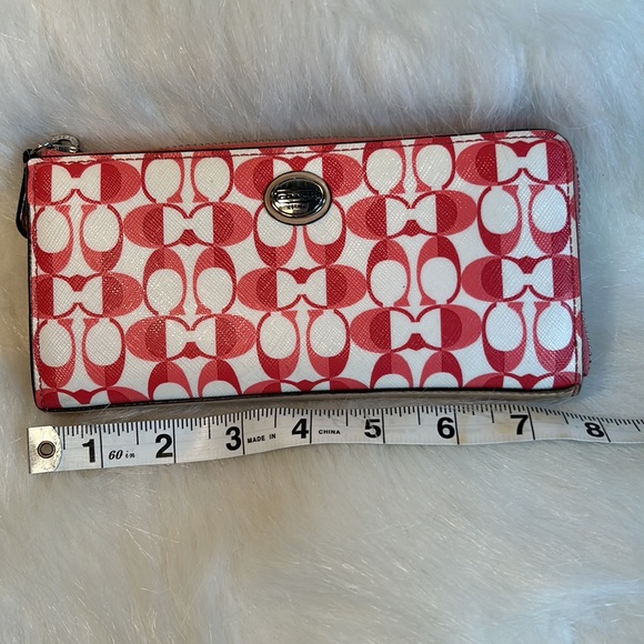 Women’s Coach Pink Signature Wallet with zipper closure. Like new - Picture 4 of 8
